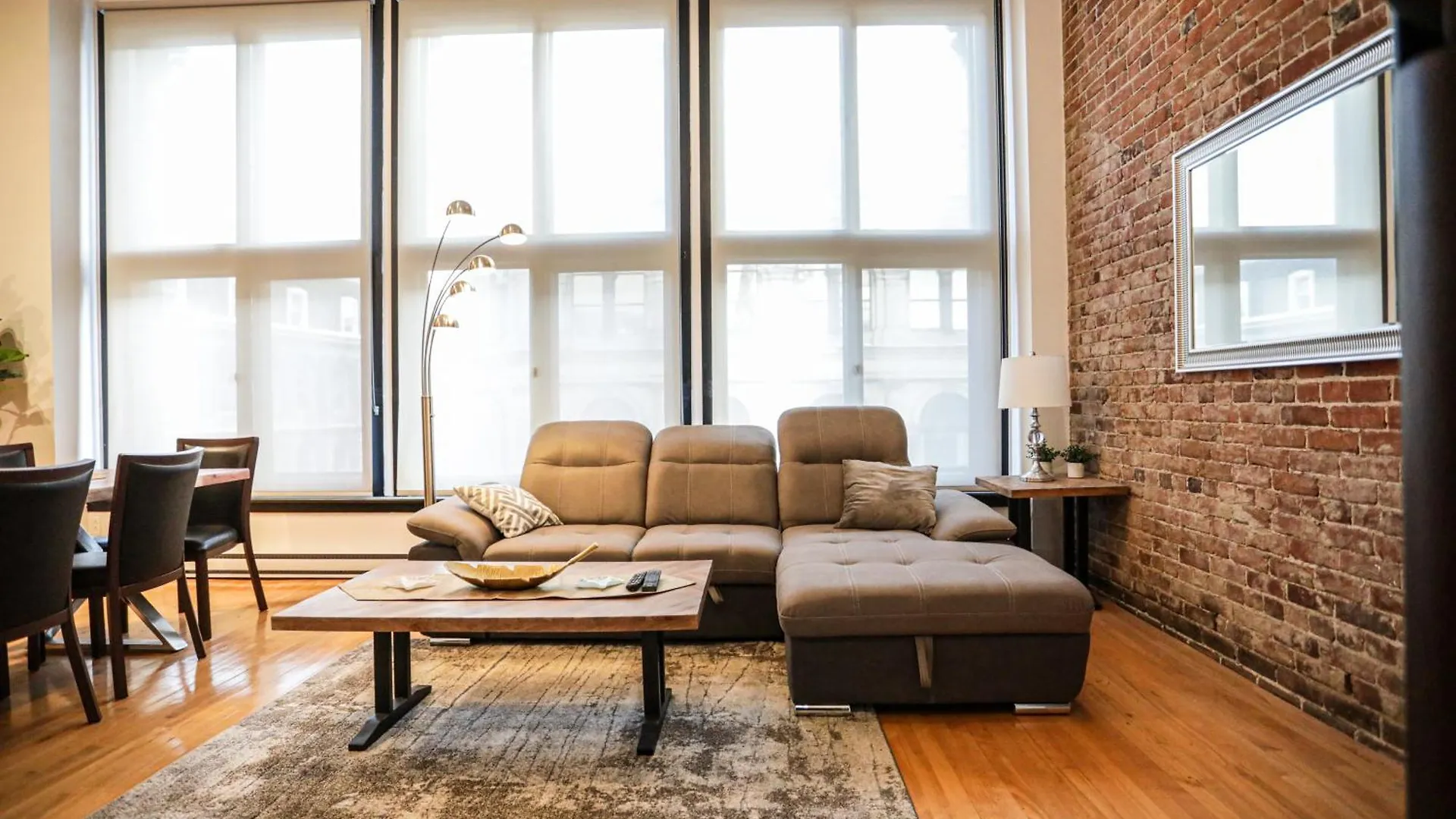 Elegant 1 Bedroom Apartment In Old Port - 202 Montreal