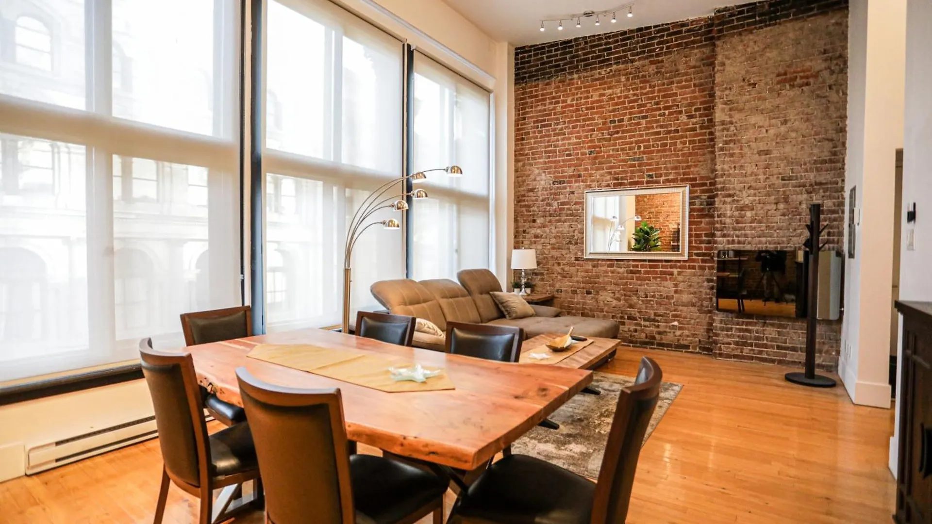 Elegant 1 Bedroom Apartment In Old Port - 202 Montreal 0*,  Canada