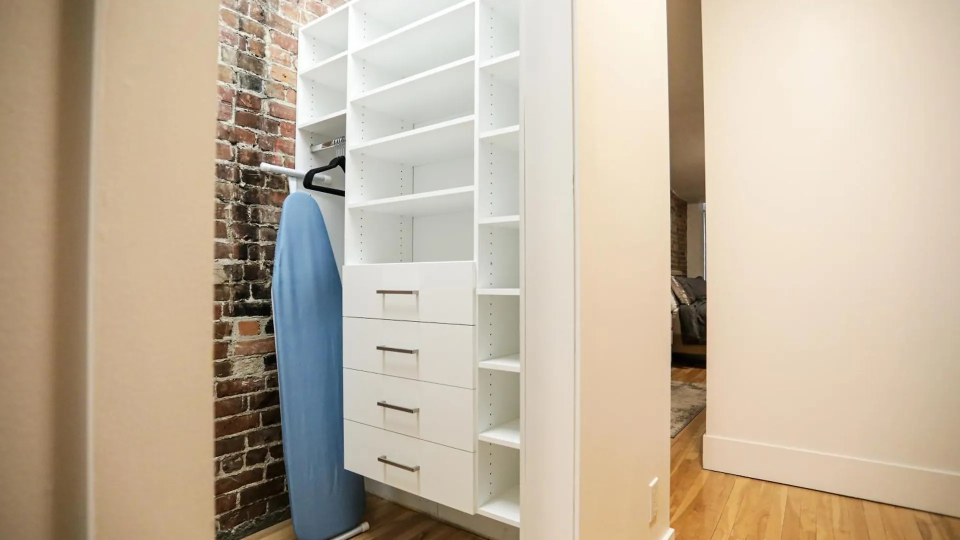 Elegant 1 Bedroom Apartment In Old Port - 202 Montreal 0*,  Canada