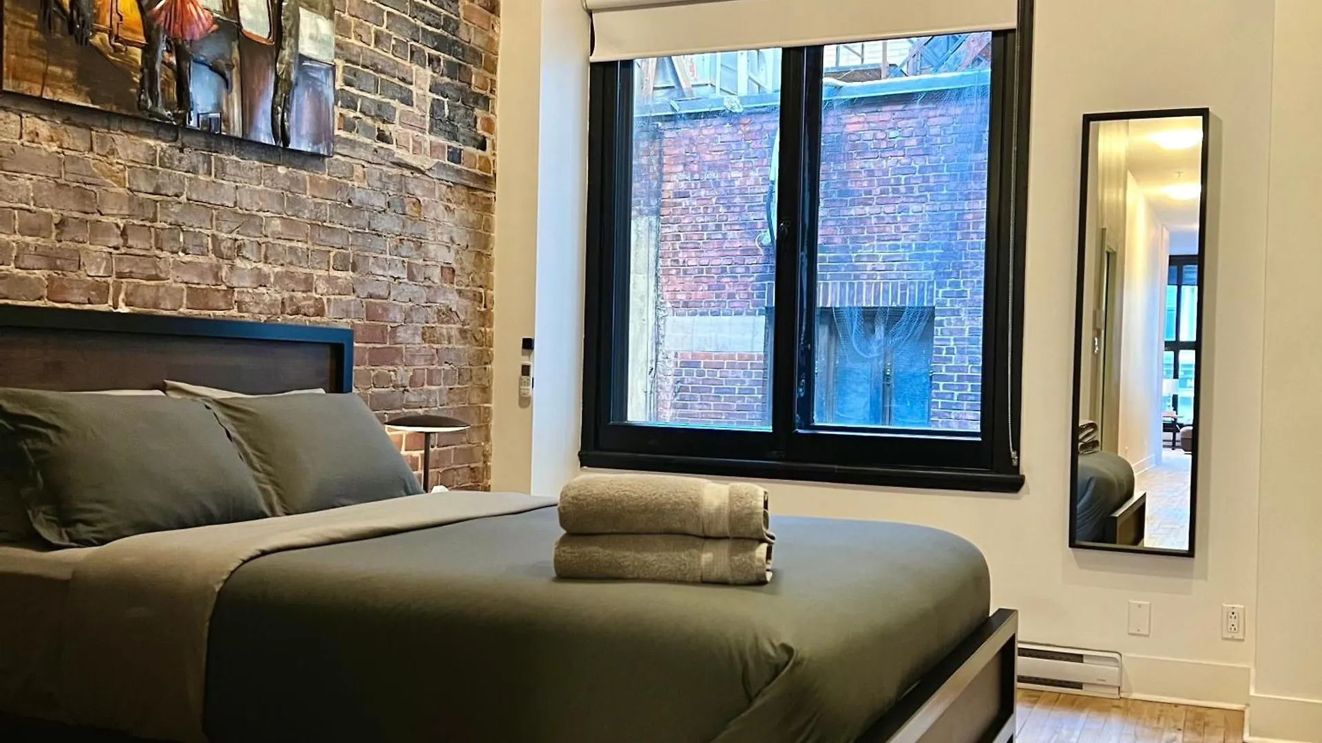 Elegant 1 Bedroom Apartment In Old Port - 202 Montreal