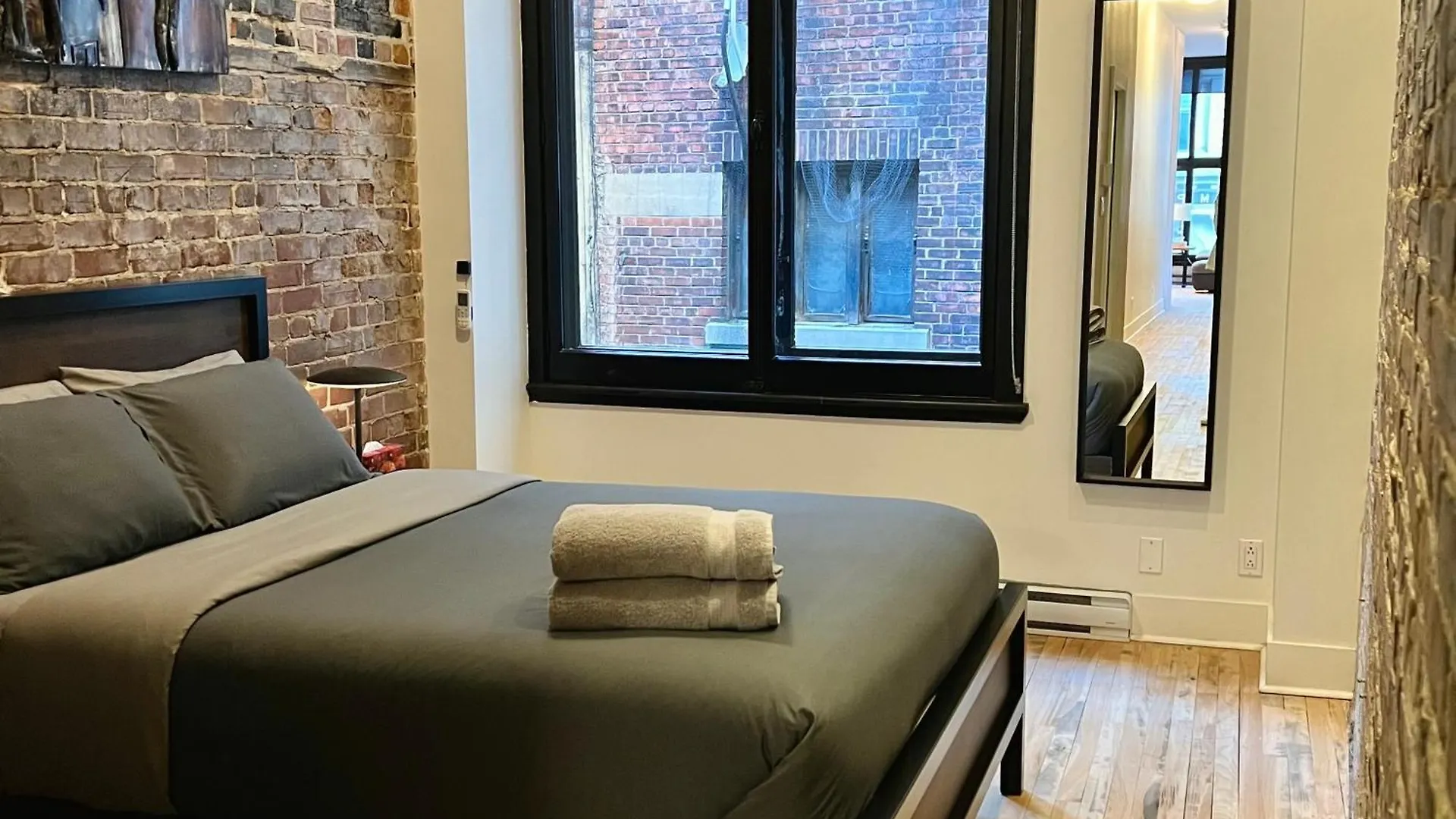 Elegant 1 Bedroom Apartment In Old Port - 202 Montreal